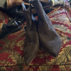 Tahari Charcoal Grey Suede Ankle Boots, Sz 7.5